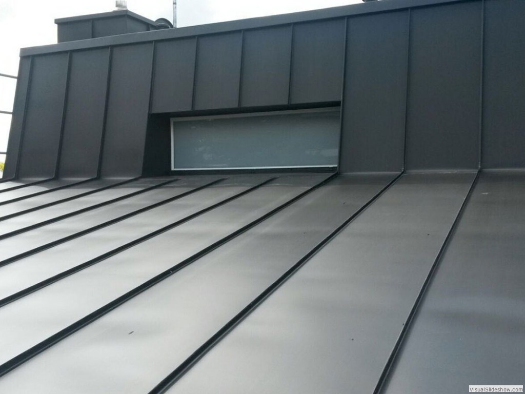 Stehfalzdeckung: Dach Antrazink vorbewittert