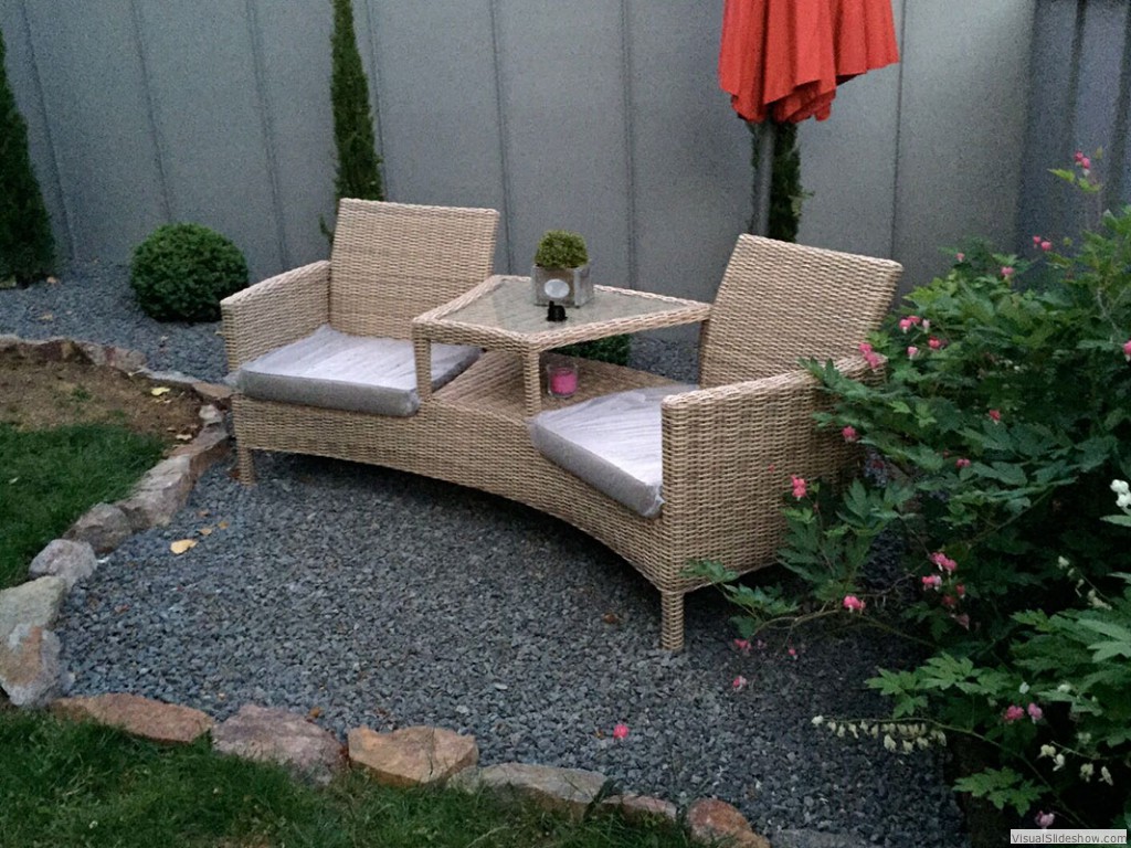 Wandverkleidung mit Abdeckung und Stehfalzoptik: VM Zink vorbewittert